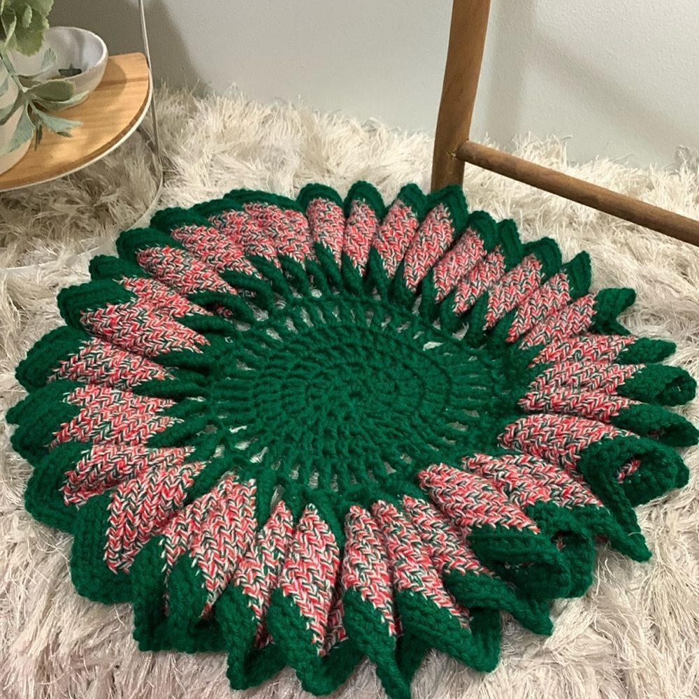 Handmade Crochet Red, White And Green Doily‎ Christmas Table Top Decor Vintage